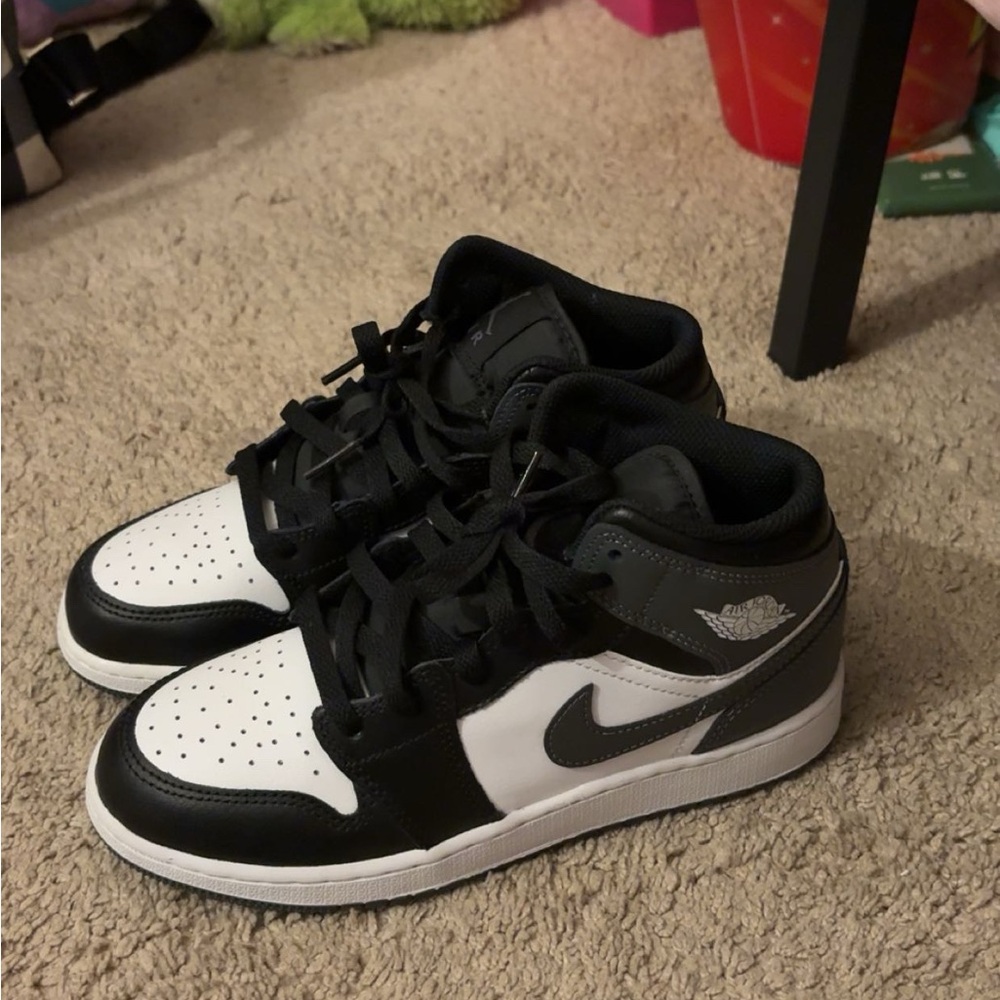 Nike Kids Black and White Sneakers